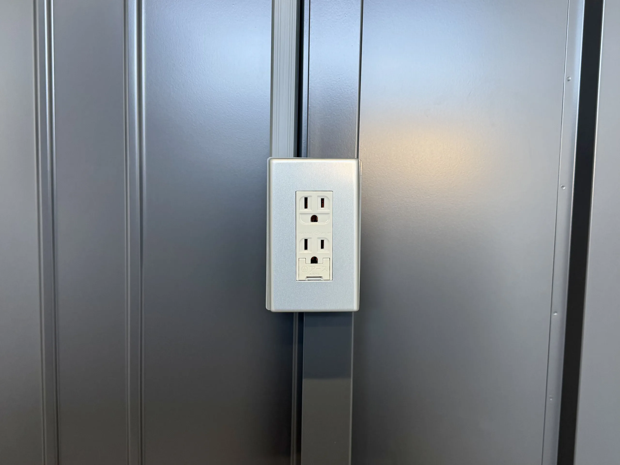 電源付きガレージ
