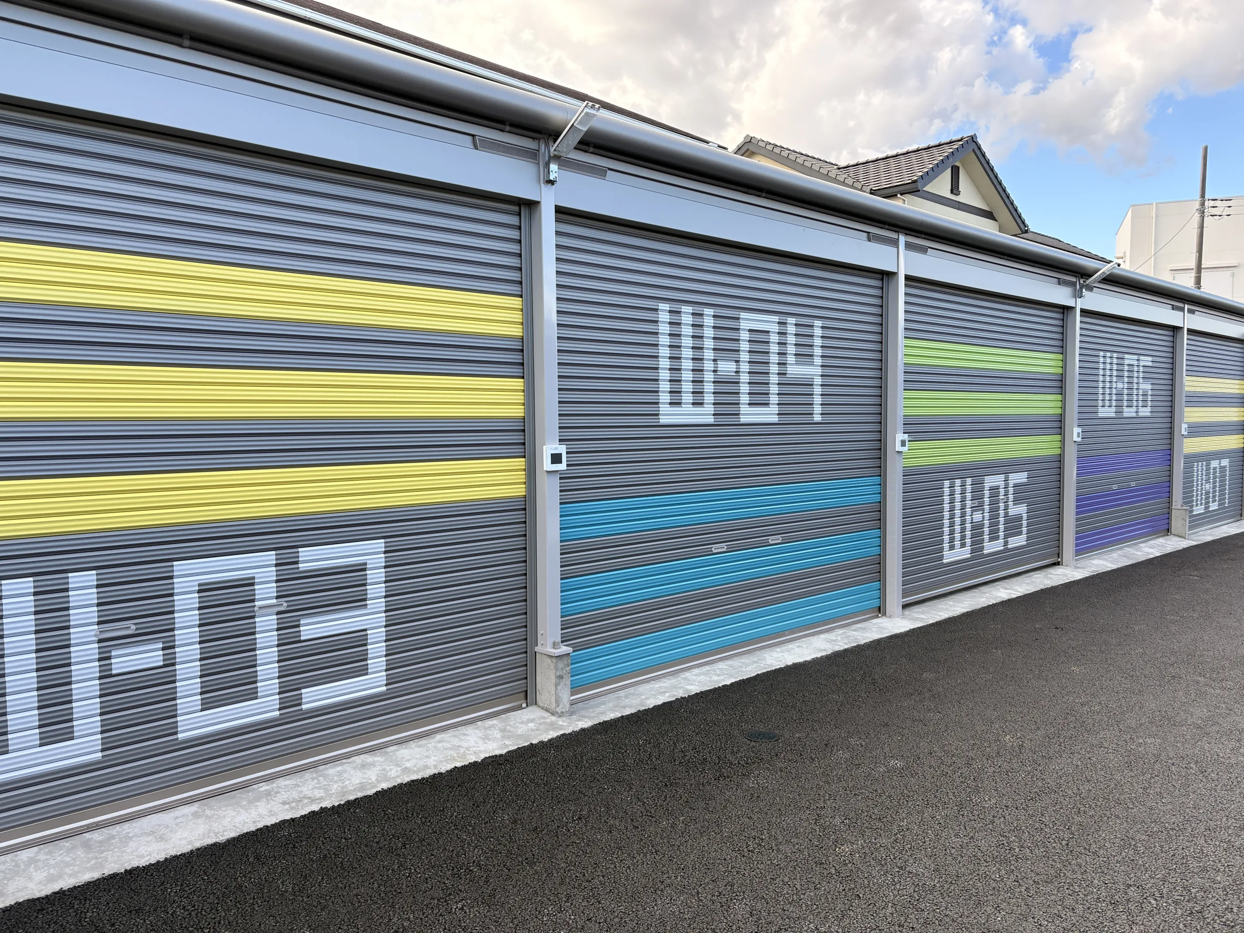 神奈川県平塚市の貸しガレージ【COCO GARAGE平塚】