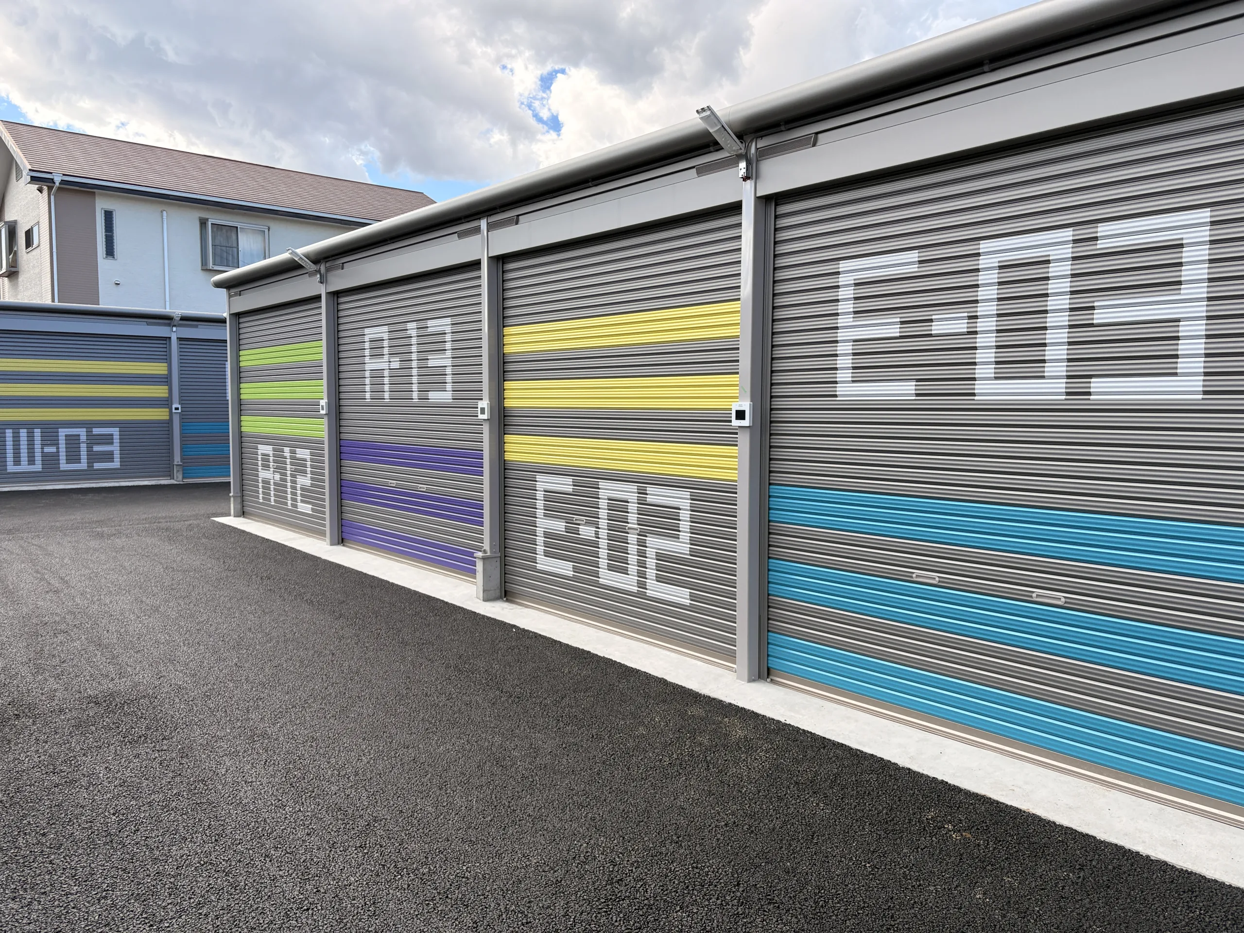 神奈川県平塚市の貸しガレージ【COCO GARAGE平塚】